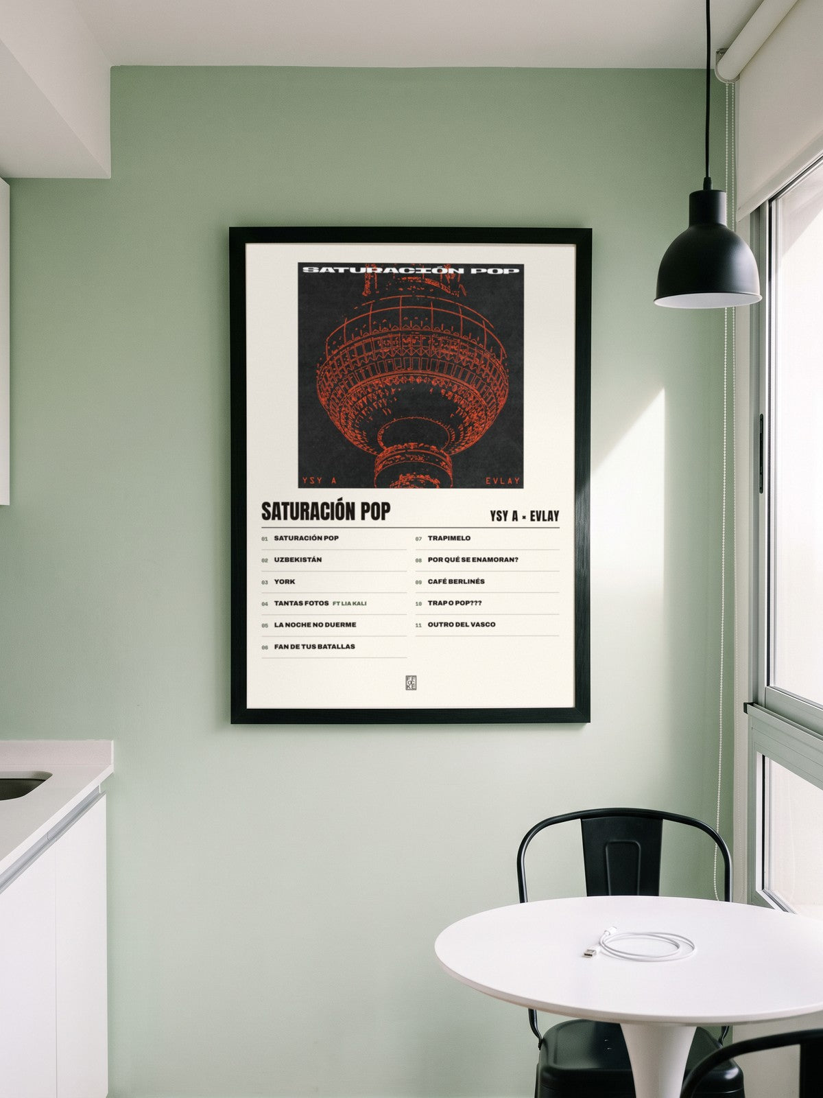 Póster de SATURACIÓN POP de YSY A × Evlay enmarcado en una pared