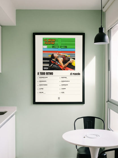 Póster de A Todo Ritmo de Zé Pequeña enmarcado en una pared
