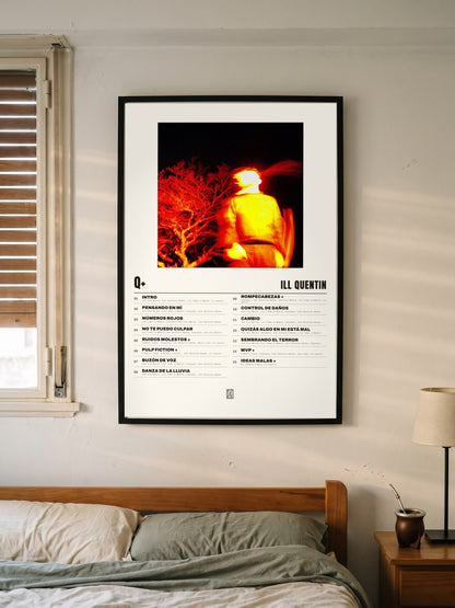 Póster de q+ de ill quentin enmarcado en una pared