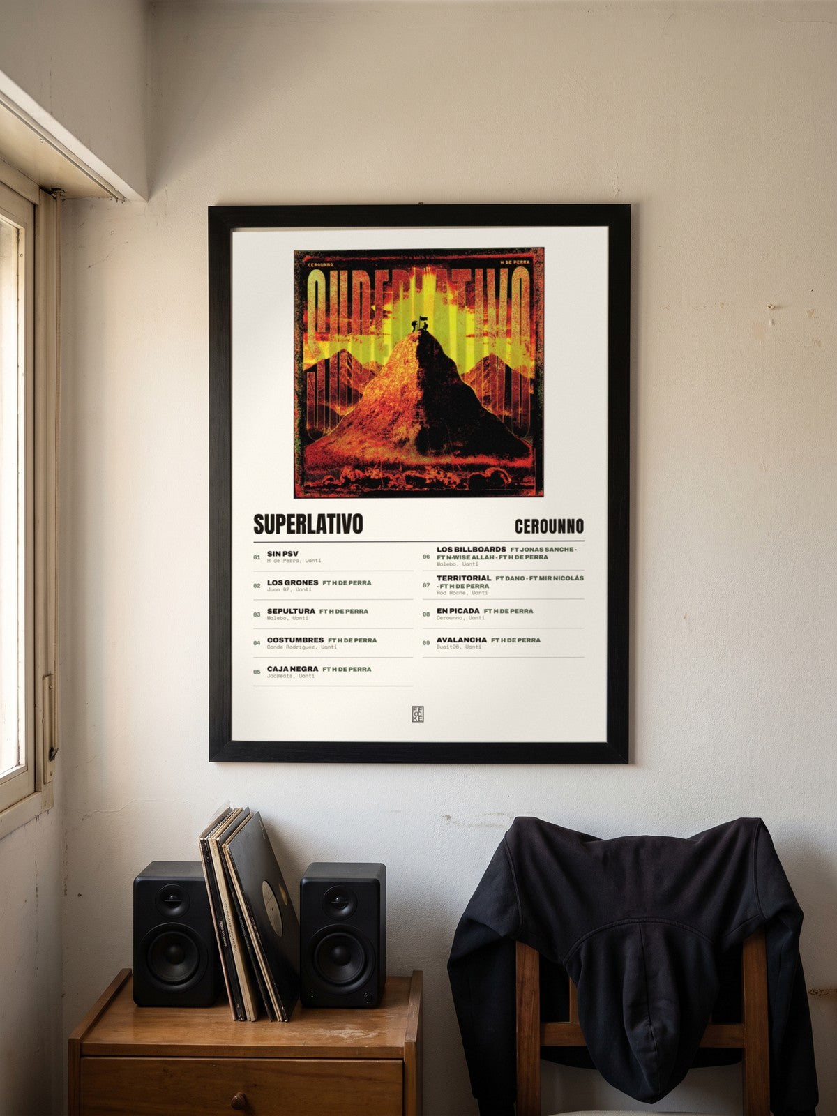 Póster de SUPERLATIVO de Cerounno enmarcado en una pared