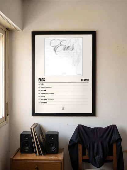 Póster de Eros de Leston enmarcado en una pared