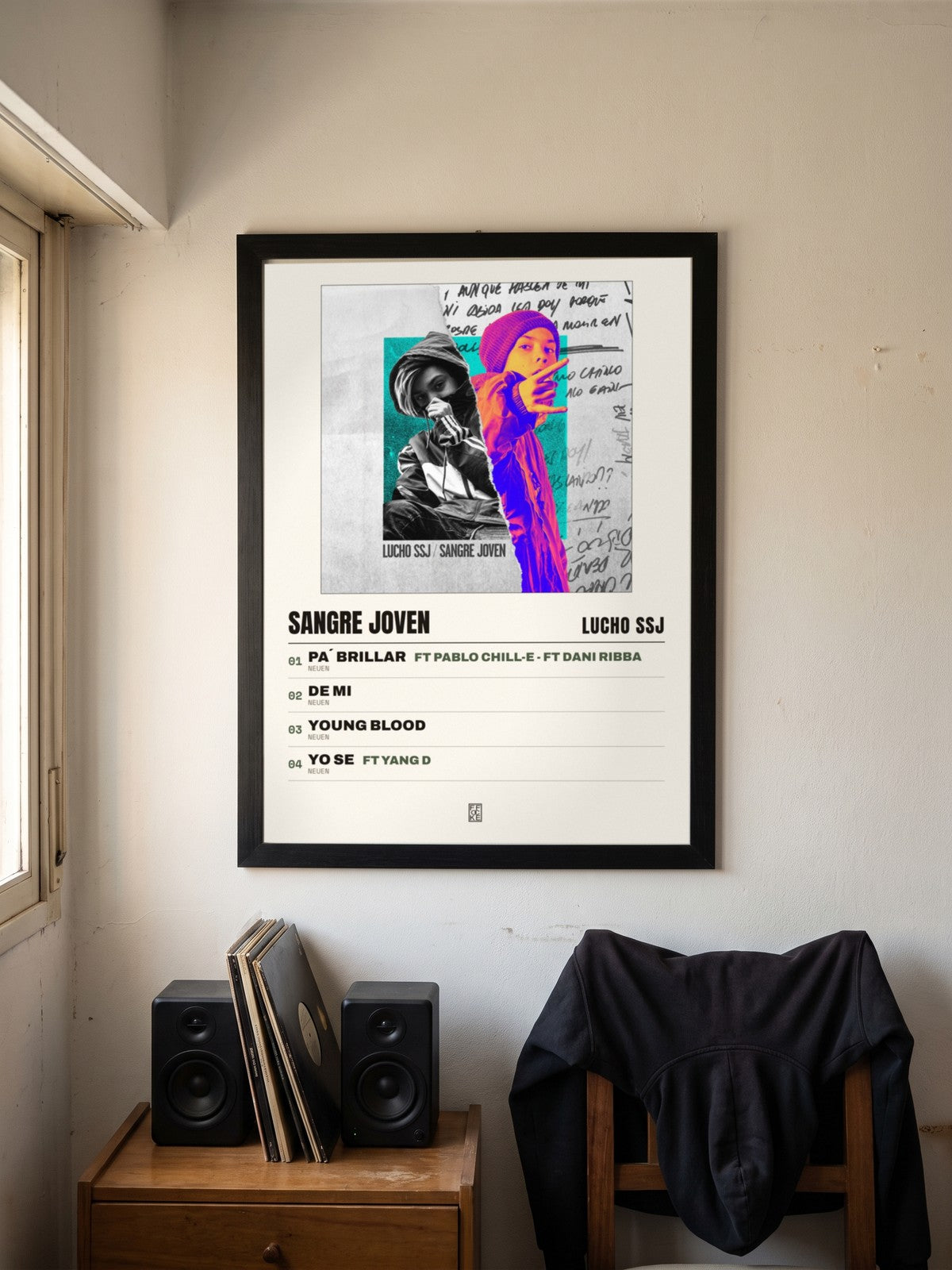 Póster de Sangre Joven de Lucho SSJ enmarcado en una pared