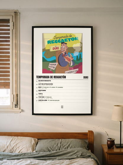 Póster de Temporada de Reggaetón de Duki enmarcado en una pared