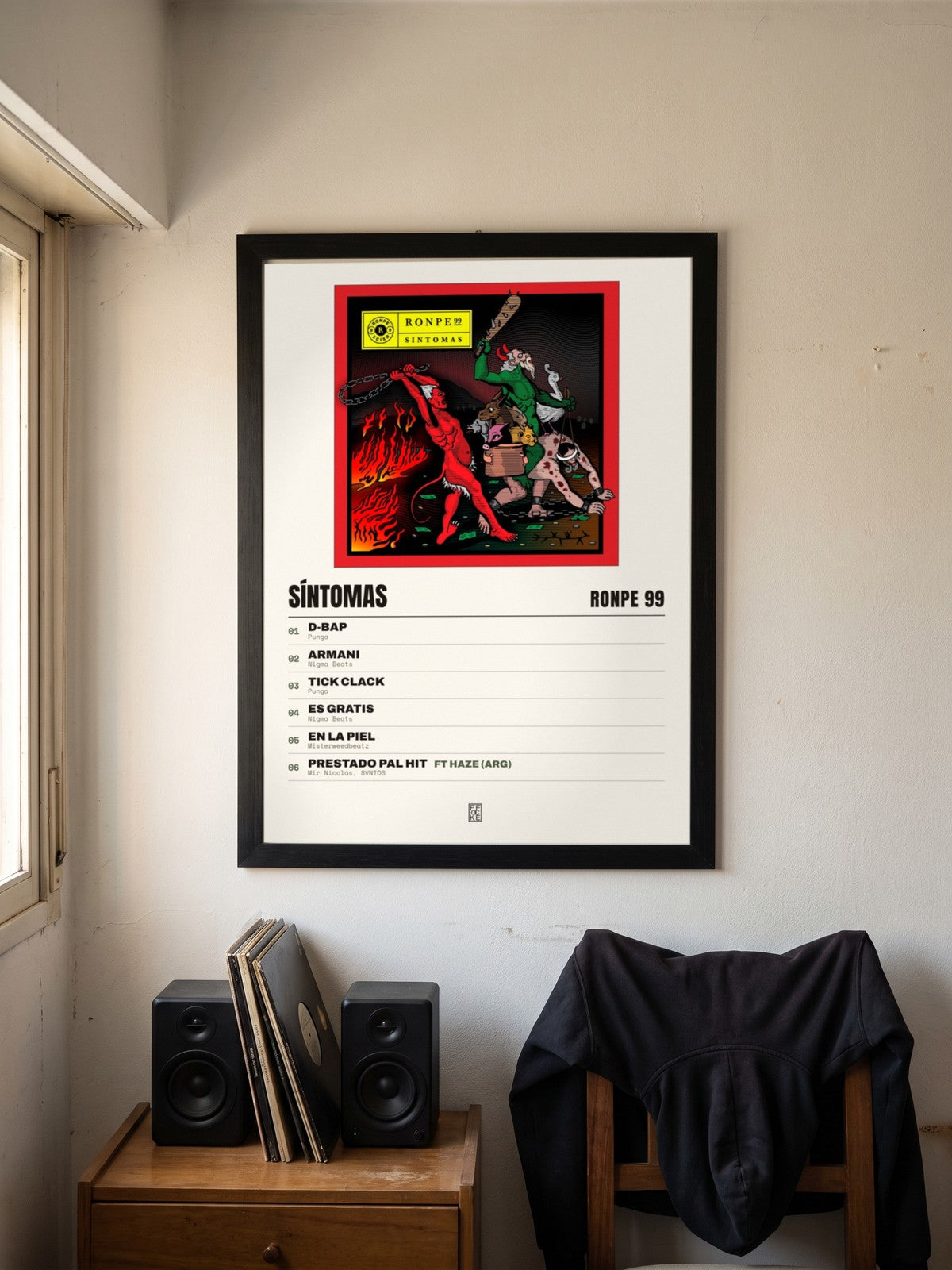 Póster de Síntomas de Ronpe 99 enmarcado en una pared