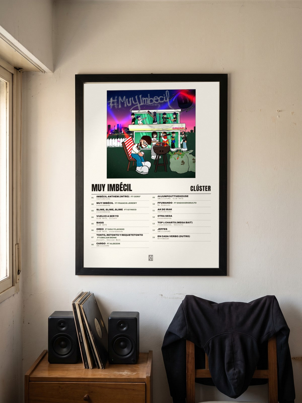 Póster de MUY IMBÉCIL de Clúster enmarcado en una pared