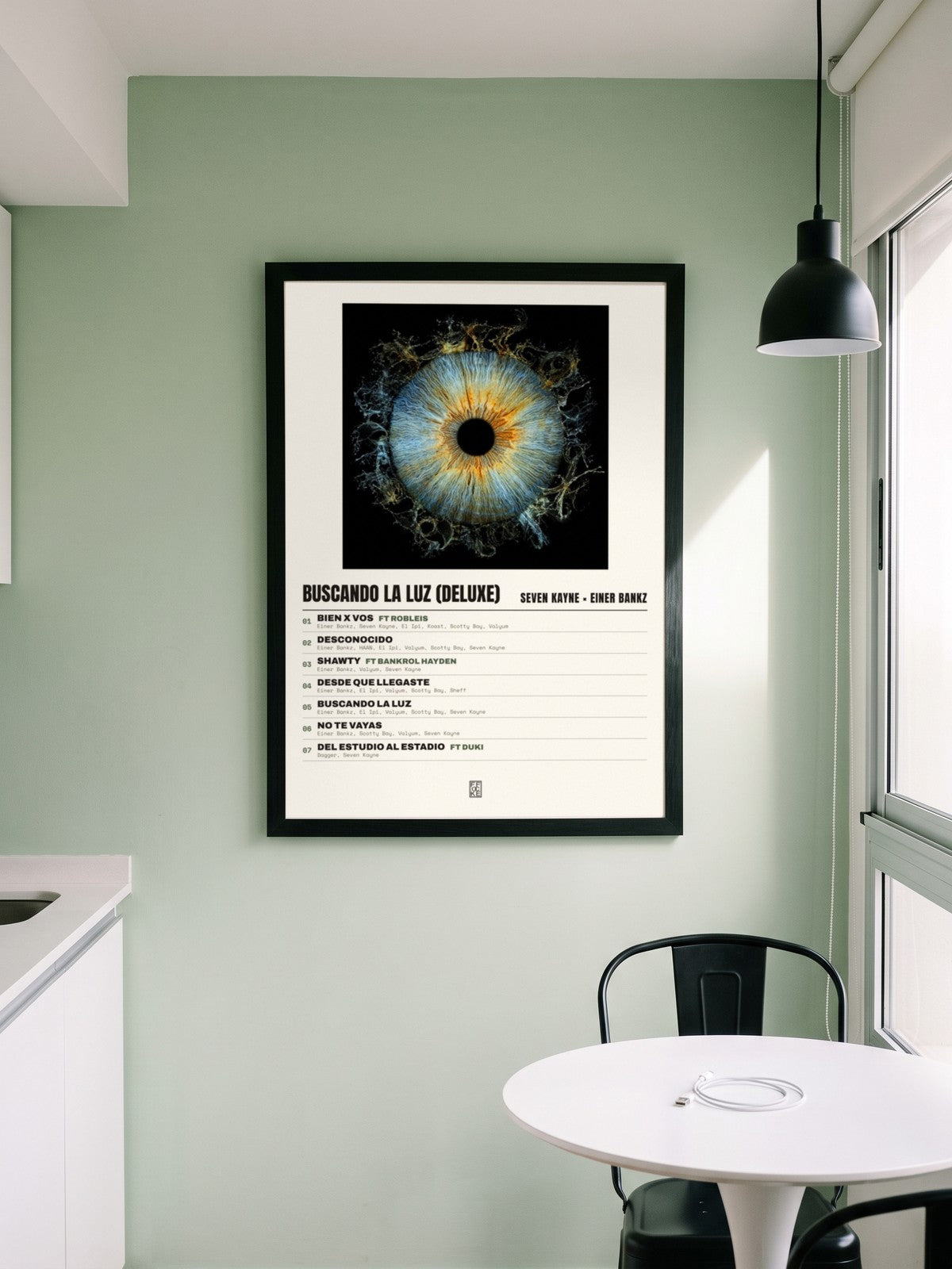 Póster de buscando la luz (deluxe) de Seven Kayne × Einer Bankz enmarcado en una pared