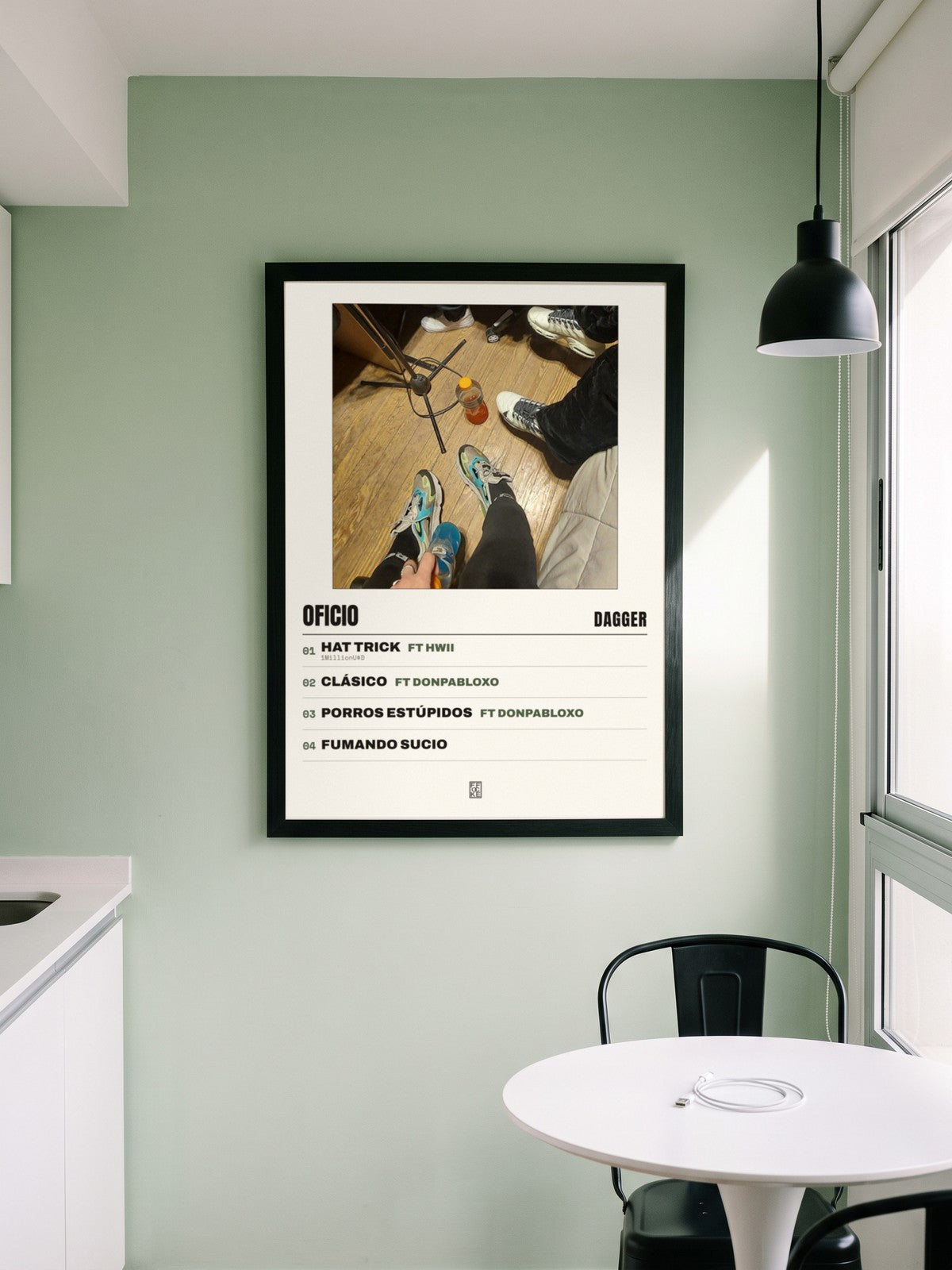 Póster de Oficio de Dagger enmarcado en una pared