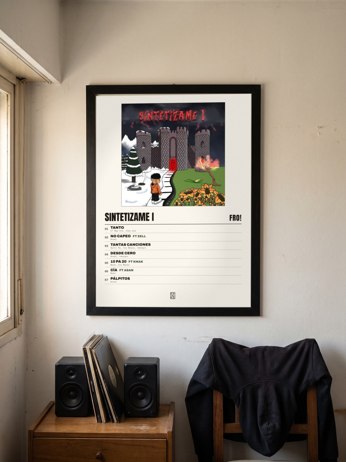 Póster de Sintetizame I de FRO! enmarcado en una pared