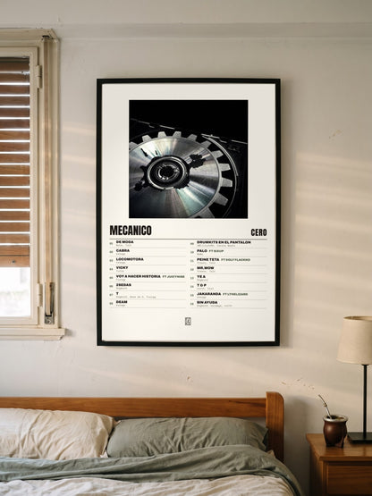 Póster de Mecanico de cero* enmarcado en una pared