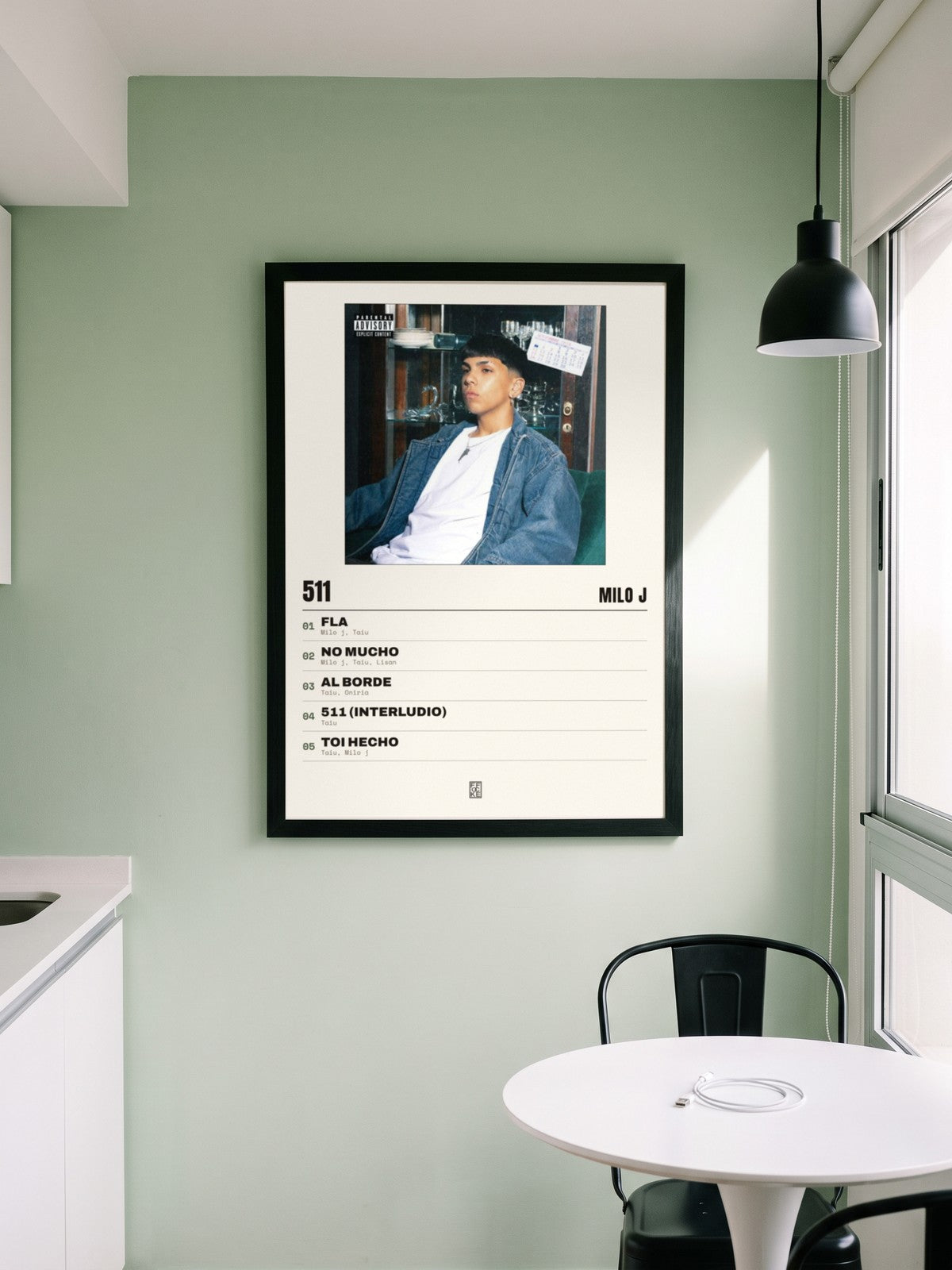 Póster de 511 de Milo j enmarcado en una pared