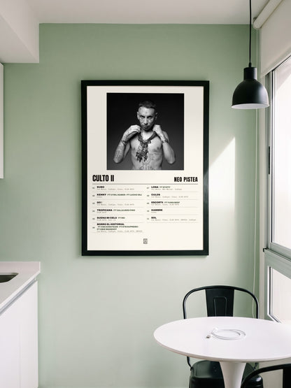 Póster de CULTO II de Neo Pistea enmarcado en una pared