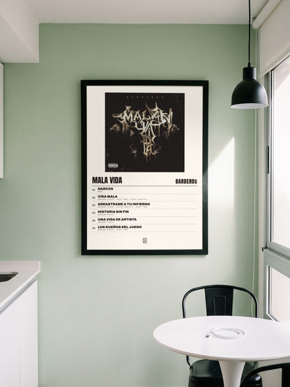 Póster de Mala Vida de Bardero$ enmarcado en una pared