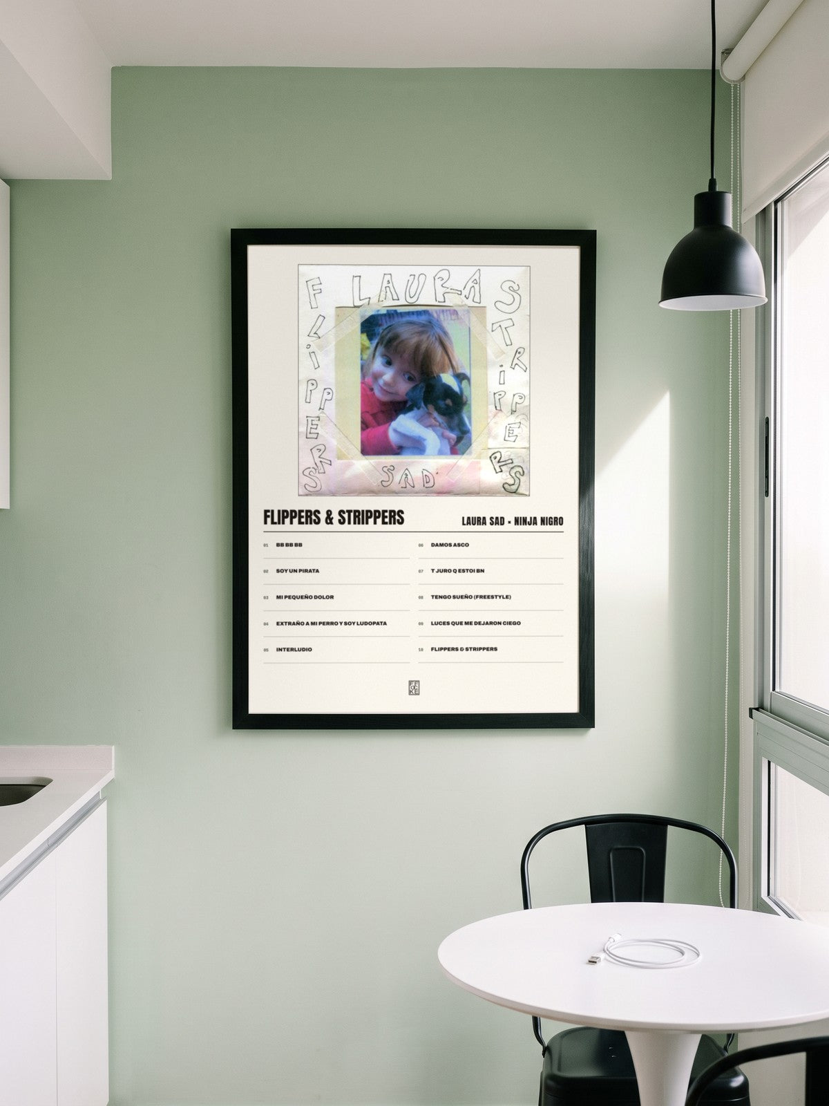 Póster de Flippers & Strippers de Laura Sad × Ninja Nigro enmarcado en una pared