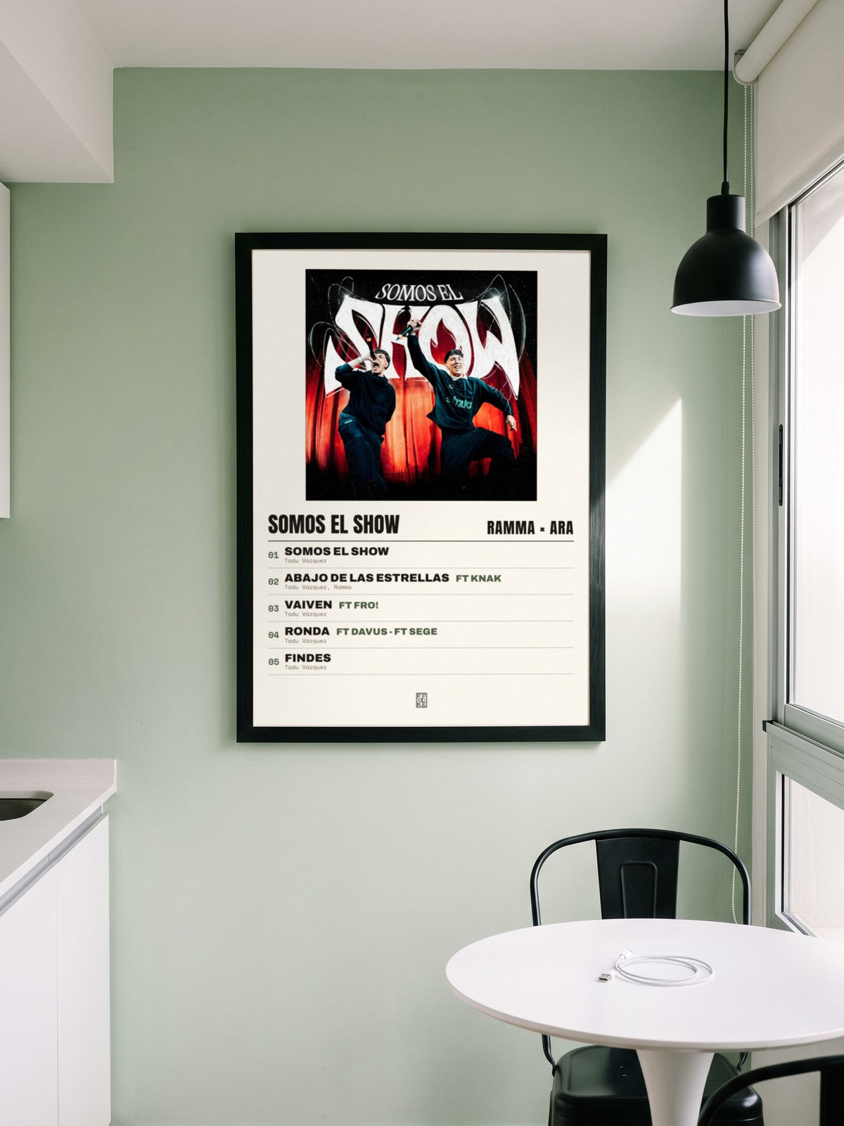 Póster de Somos el Show de Ramma × ARA enmarcado en una pared