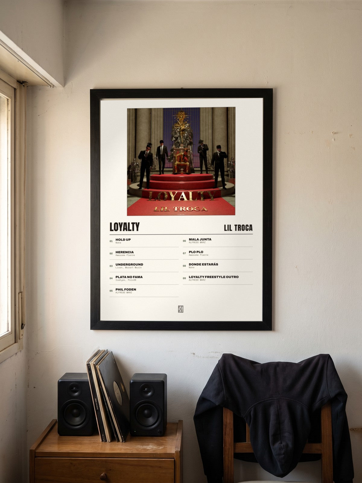 Póster de Loyalty de Lil Troca enmarcado en una pared