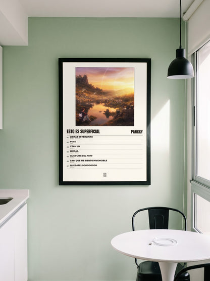 Póster de EsTO Es sUpErfIcIAL de Pankky enmarcado en una pared