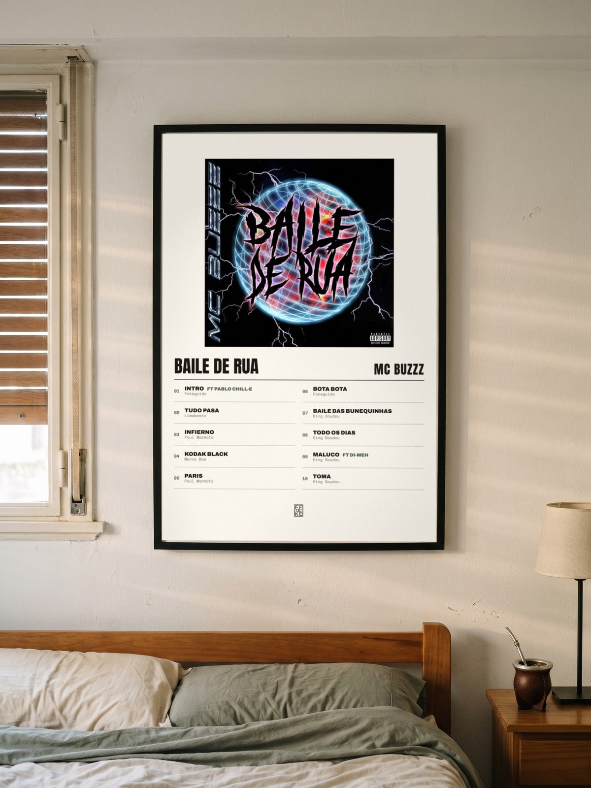Póster de Baile De Rua de MC Buzzz enmarcado en una pared