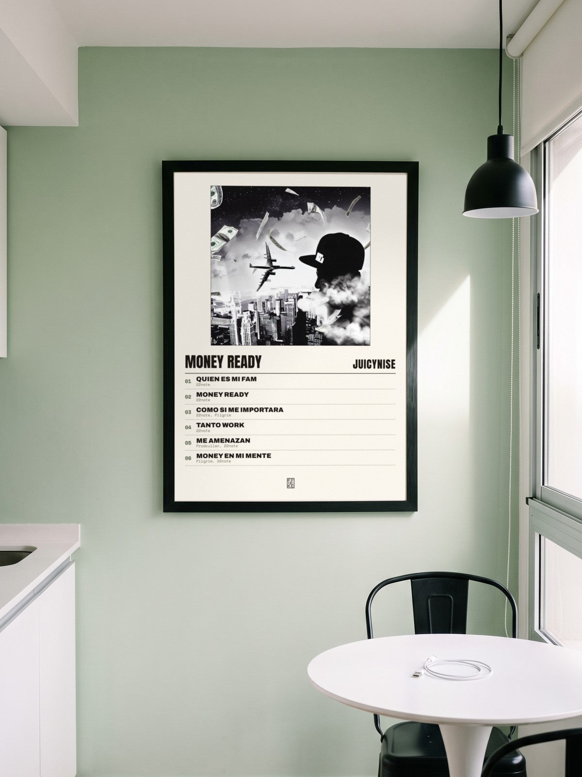 Póster de Money Ready de JuicyNise enmarcado en una pared