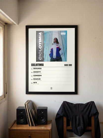 Póster de Cicliotimia de Soui Uno enmarcado en una pared
