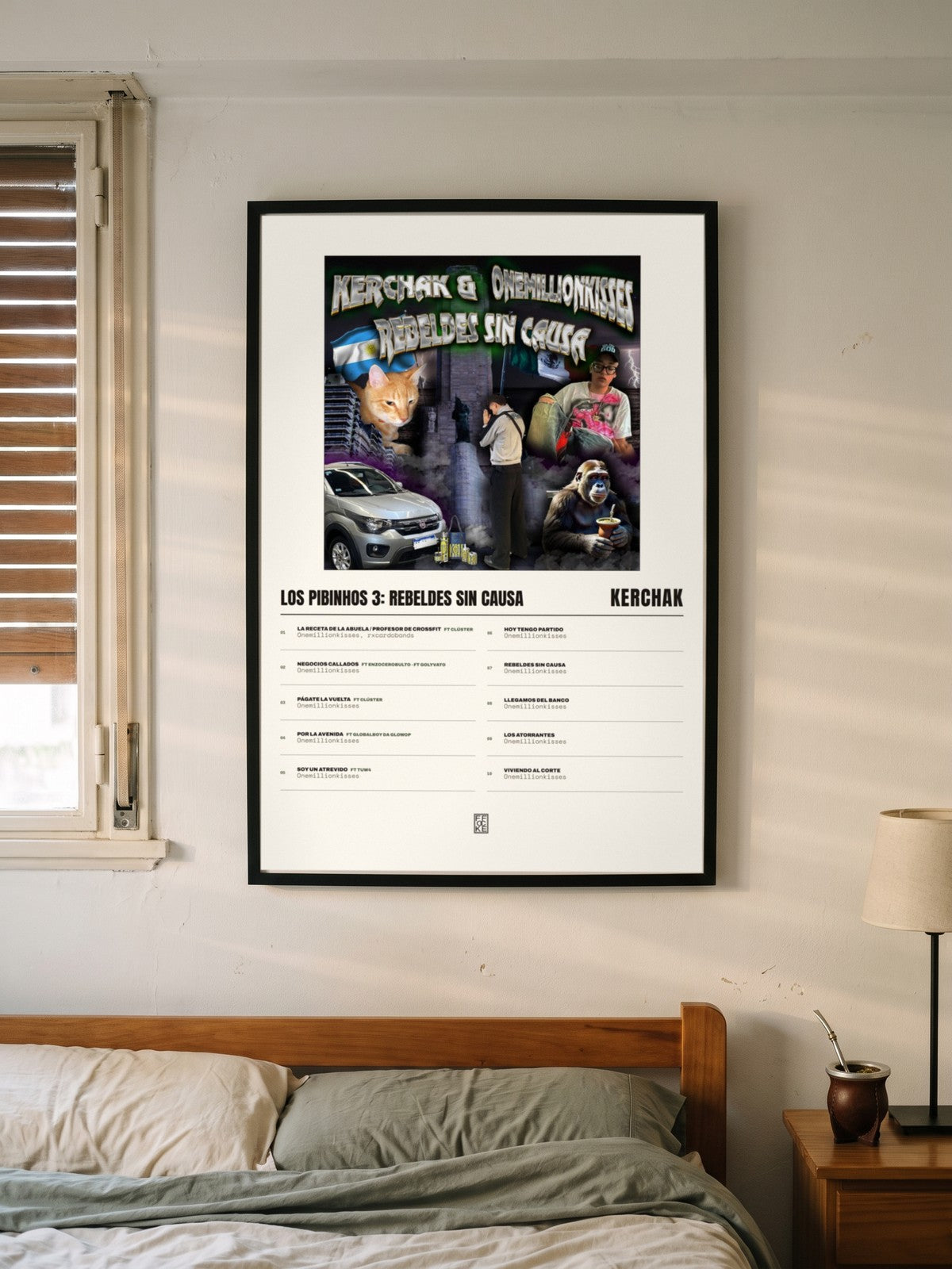 Póster de LOS PIBINHOS 3: REBELDES SIN CAUSA de KERCHAK enmarcado en una pared