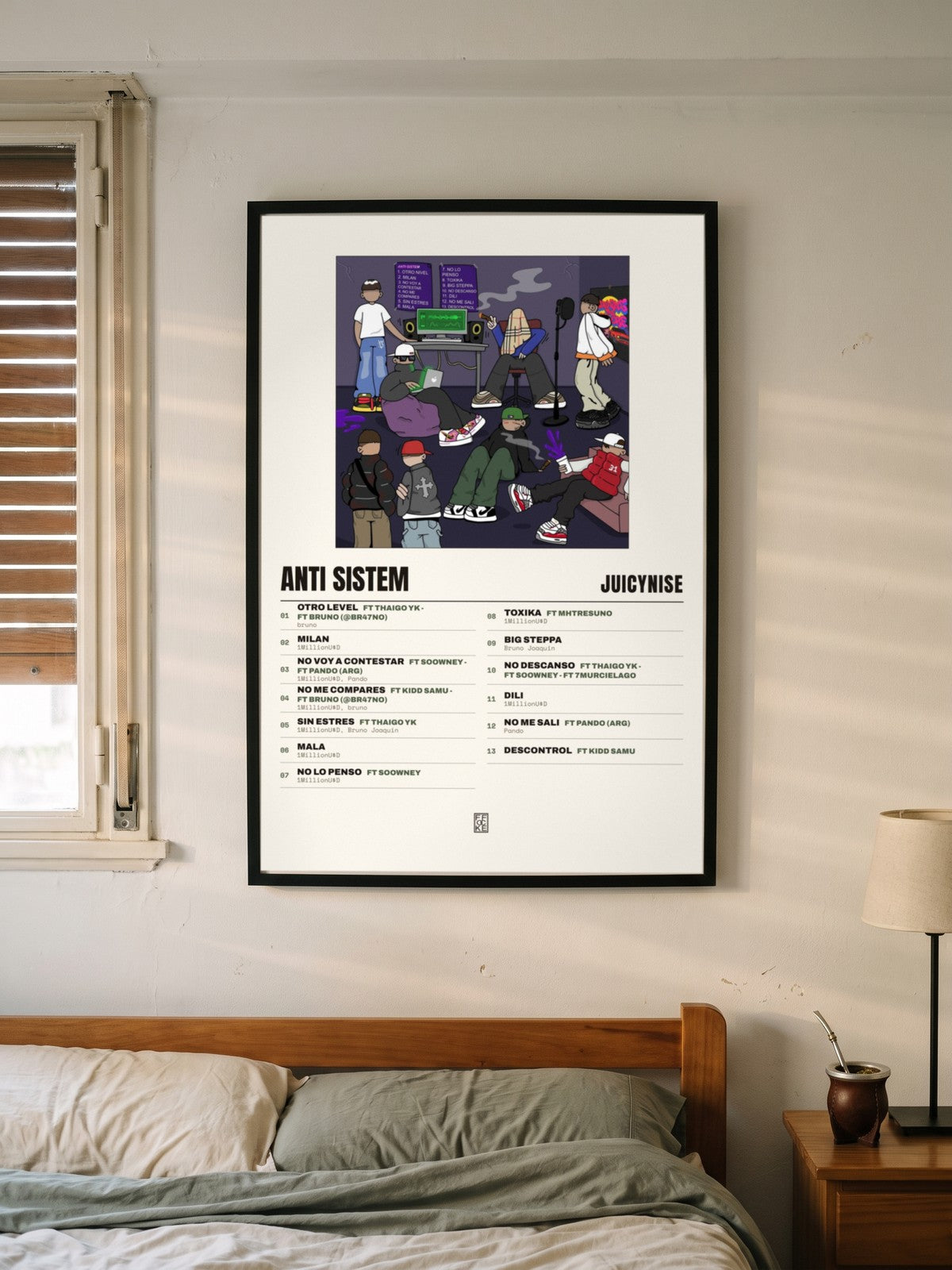 Póster de Anti Sistem de JuicyNise enmarcado en una pared