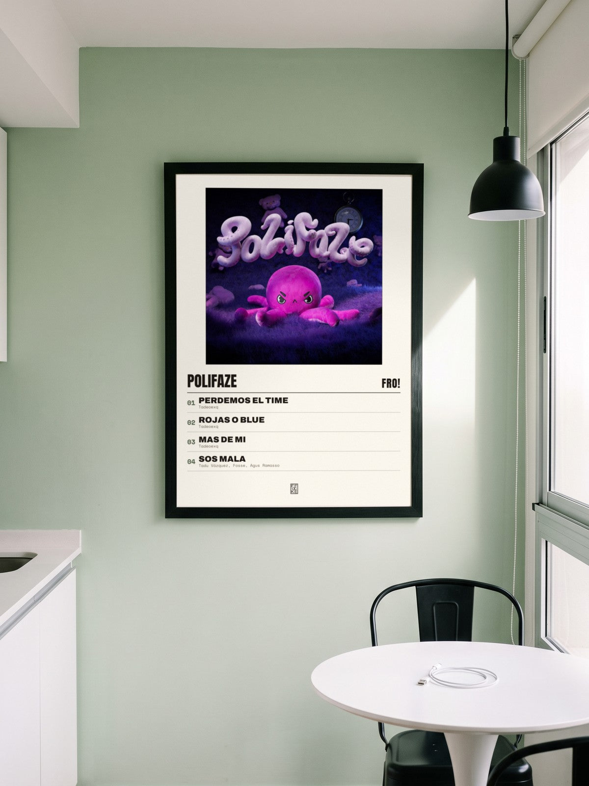 Póster de Polifaze de FRO! enmarcado en una pared