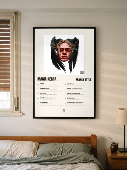 Póster de Magia Negra de Franky Style enmarcado en una pared