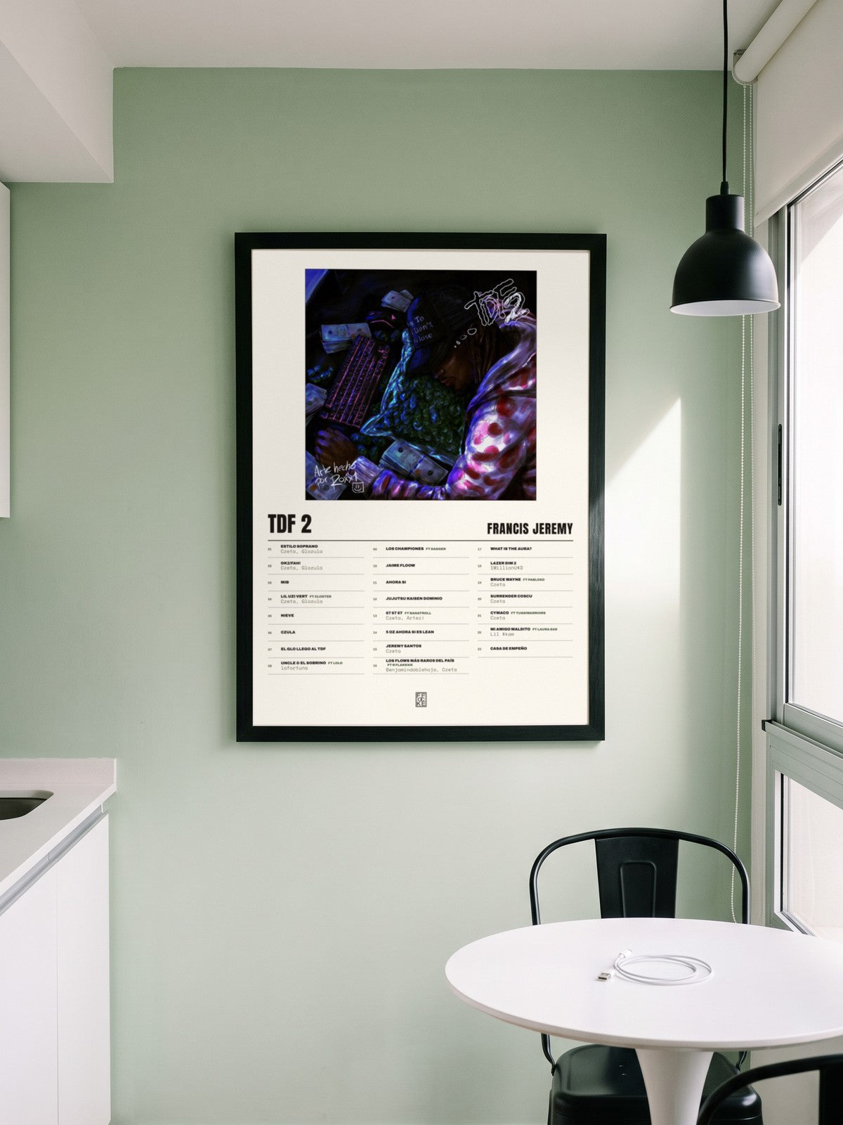 Póster de TDF 2 de Francis Jeremy enmarcado en una pared
