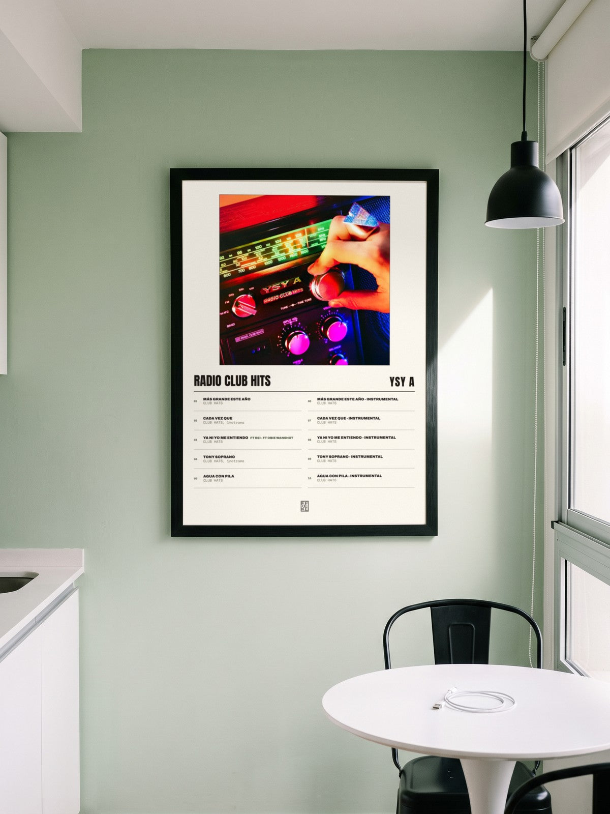 Póster de RADIO CLUB HITS de YSY A enmarcado en una pared