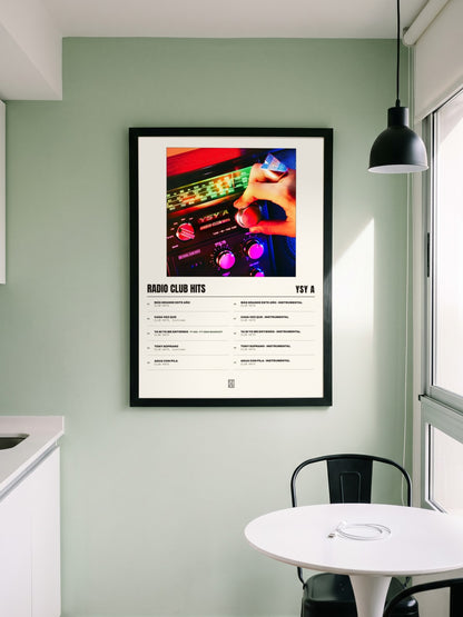 Póster de RADIO CLUB HITS de YSY A enmarcado en una pared