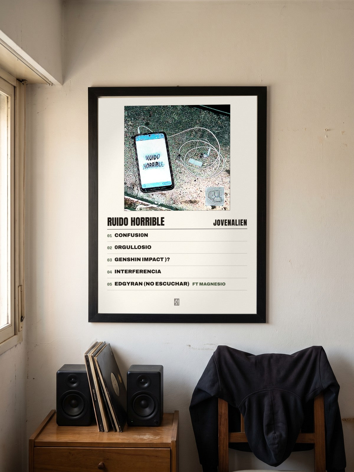 Póster de Ruido Horrible de jovenalien enmarcado en una pared