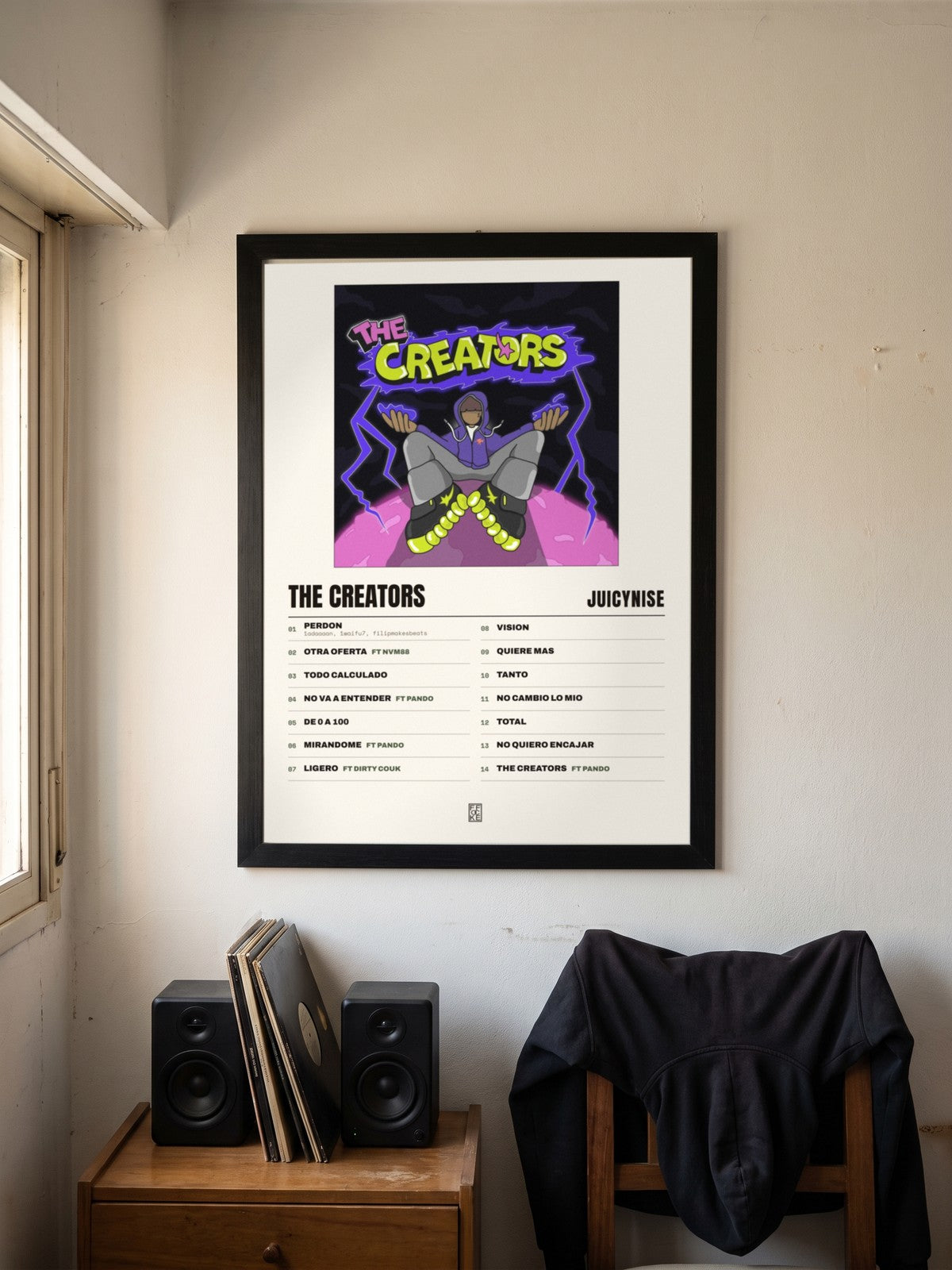 Póster de The Creators de JuicyNise enmarcado en una pared