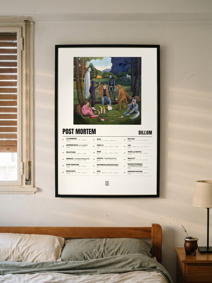 Póster de POST MORTEM de Dillom enmarcado en una pared