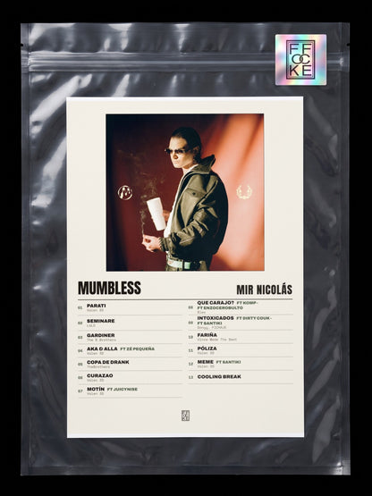Póster de MUMBLESS de Mir Nicolás en una bolsa sellada con sticker FFOCKE