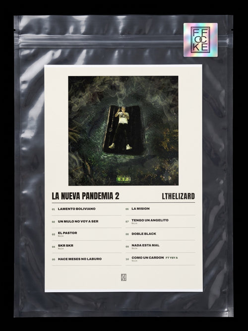 Póster de LA NUEVA PANDEMIA 2 de Lthelizard en una bolsa sellada con sticker FFOCKE