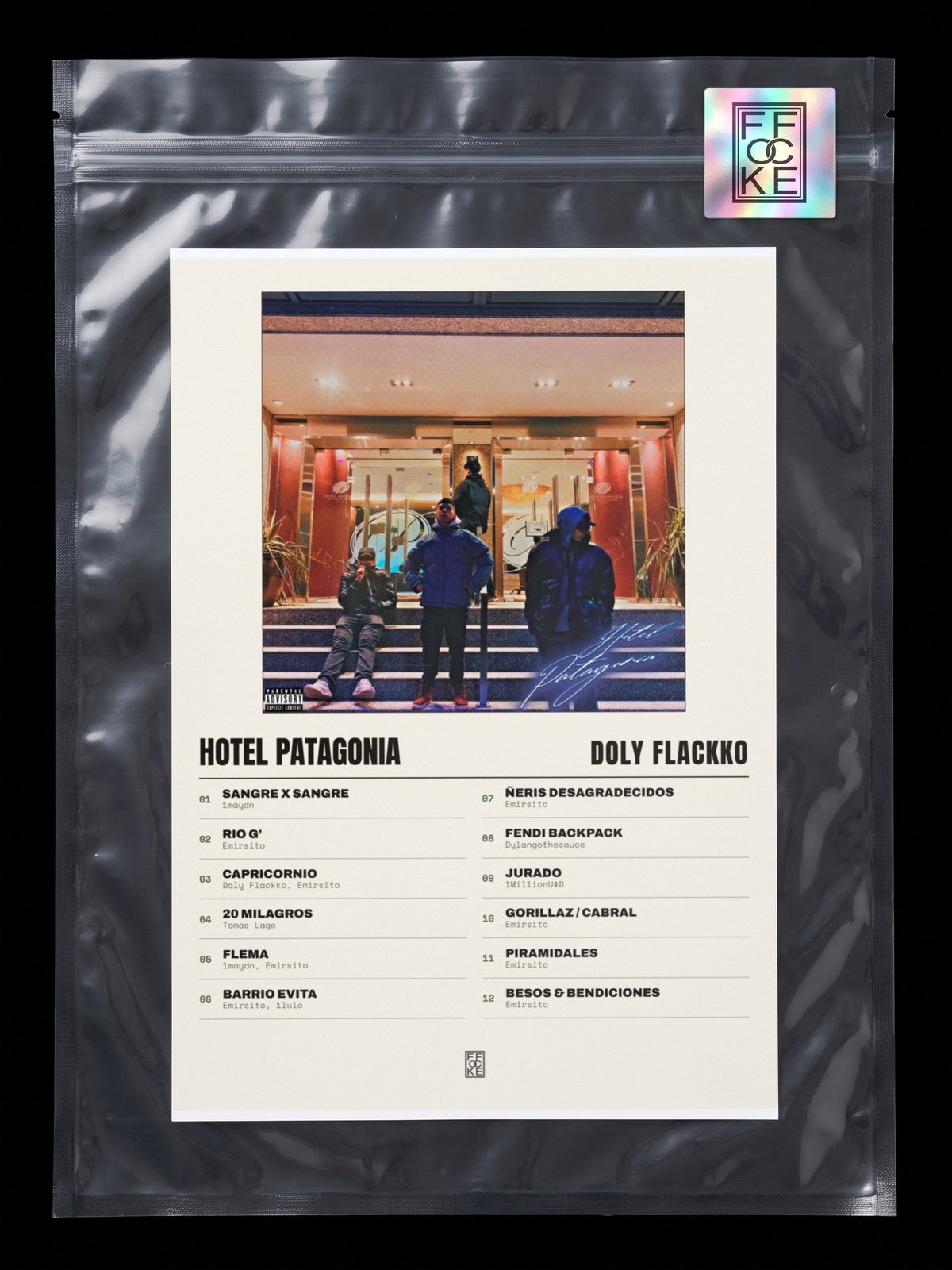 Póster de Hotel Patagonia de Doly Flackko en una bolsa sellada con sticker FFOCKE