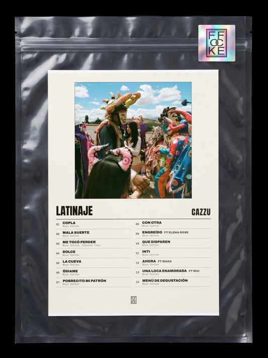 Póster de Latinaje de Cazzu en una bolsa sellada con sticker FFOCKE