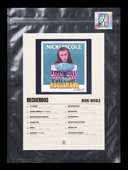 Póster de Recuerdos de Nicki Nicole en una bolsa sellada con sticker FFOCKE
