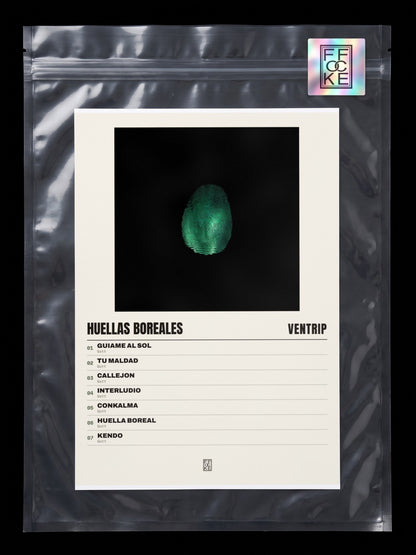 Póster de Huellas Boreales de Ventrip en una bolsa sellada con sticker FFOCKE