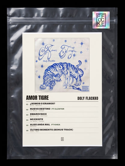 Póster de Amor Tigre de Doly Flackko en una bolsa sellada con sticker FFOCKE