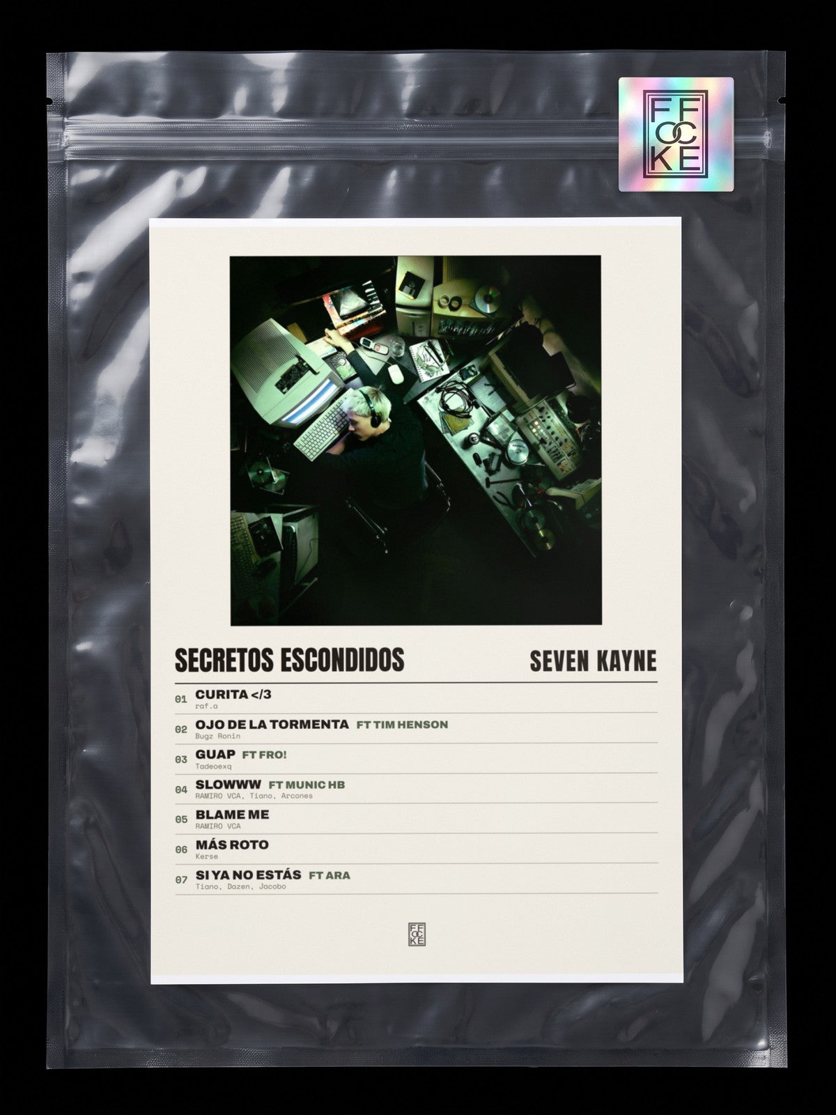 Póster de Secretos Escondidos de Seven Kayne en una bolsa sellada con sticker FFOCKE