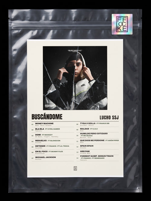 Póster de Buscándome de Lucho SSJ en una bolsa sellada con sticker FFOCKE