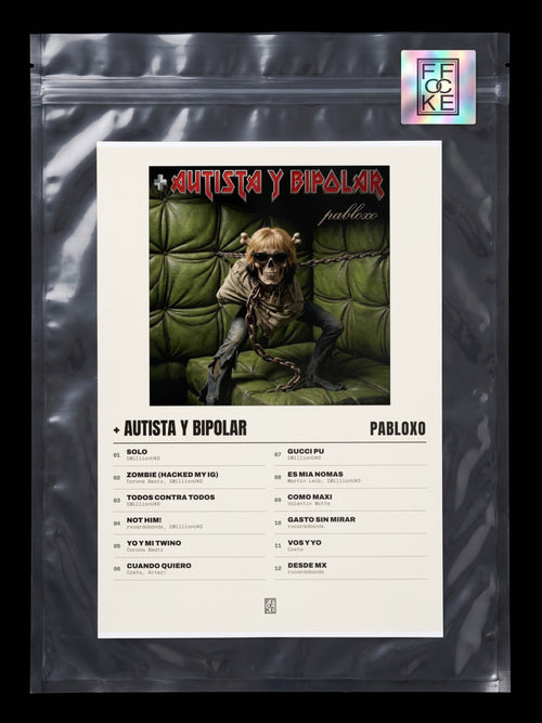 Póster de + autista y bipolar de pabloxo en una bolsa sellada con sticker FFOCKE