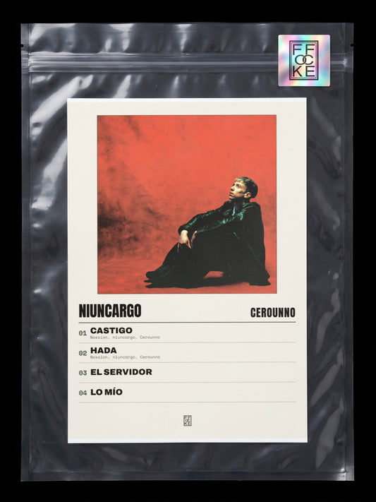 Póster de NIUNCARGO de Cerounno en una bolsa sellada con sticker FFOCKE