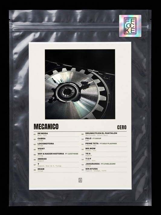 Póster de Mecanico de cero* en una bolsa sellada con sticker FFOCKE