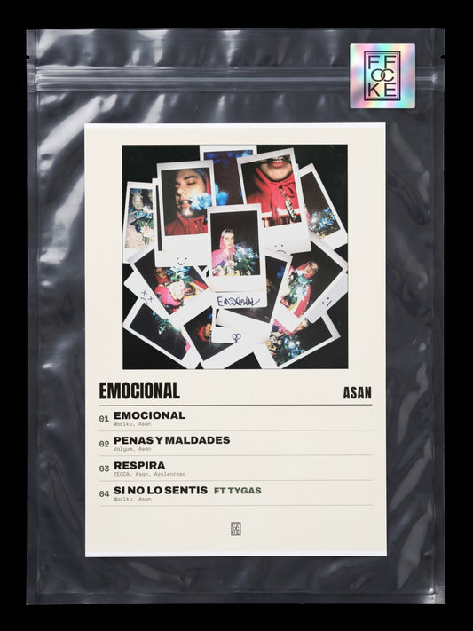 Póster de Emocional de Asan en una bolsa sellada con sticker FFOCKE