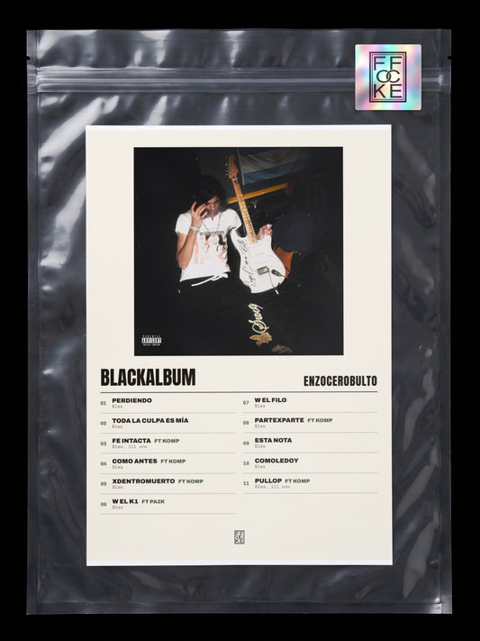 Póster de blackalbum de enzocerobulto en una bolsa sellada con sticker FFOCKE