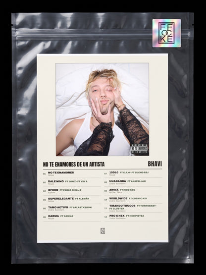 Póster de NO TE ENAMORES DE UN ARTISTA de Bhavi en una bolsa sellada con sticker FFOCKE