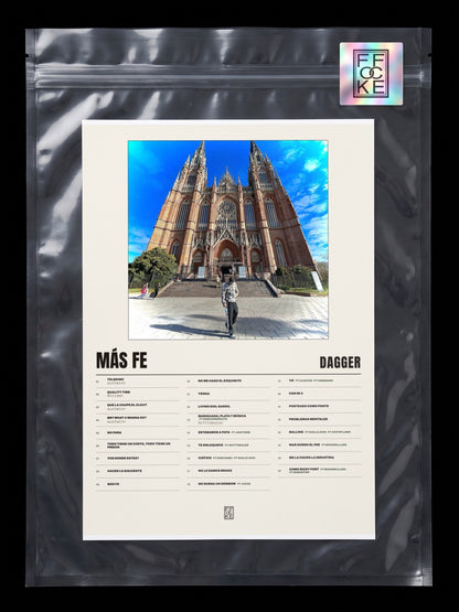 Póster de Más Fe de Dagger en una bolsa sellada con sticker FFOCKE