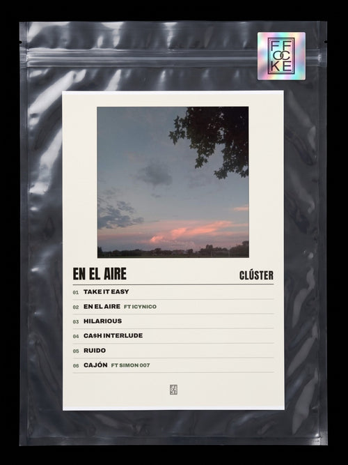 Póster de En el Aire de Clúster en una bolsa sellada con sticker FFOCKE